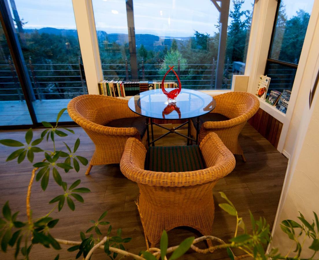 Shangri-La Oceanfront Vacation Home Bedwell Harbour Zewnętrze zdjęcie